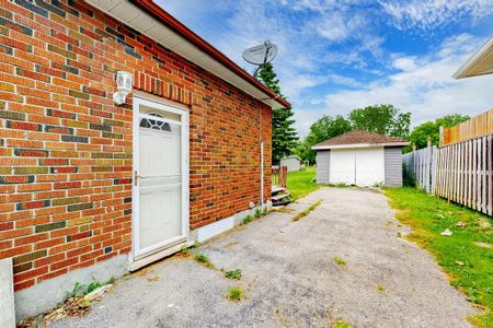 For Lease - 38 St David Street, Kawartha Lakes, Ontario - Photo 2