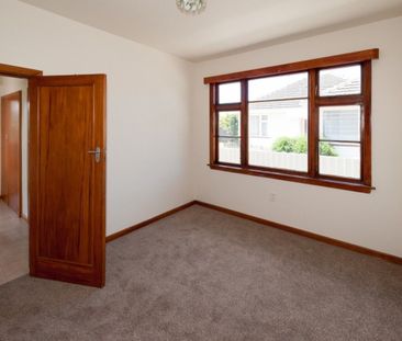 Sunny Three Bedroom Home in Burwood! - Photo 2