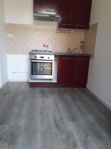 Location Appartement 2 pièces 33m² ROCHEFORT 17300 - Photo 2