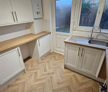 3 bedroom semi-detached house to rent - Photo 6