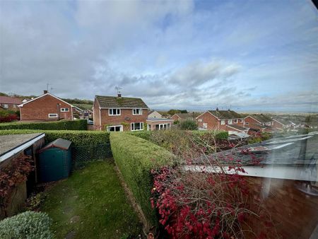 3 bedroom semi-detached house to rent - Photo 2