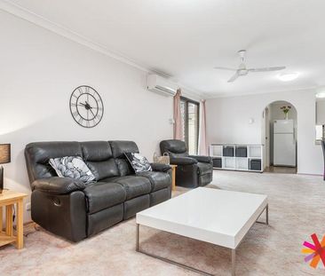 Private Rear Villa - Big Back Yard - Photo 4