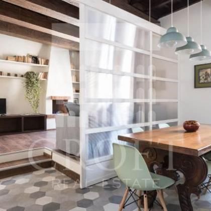 TRASTEVERE: Lovely modern and spacious 1 Bedrooms flat with lots of light on quiet street. Newly renovated fully equipped kitchen and bath. Large living room with with fireplace, dining, bedroom. Near all services, transport. Ref 444 - Photo 5