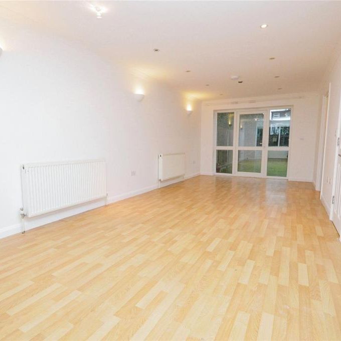 4 bedroom semi-detached house to rent - Photo 1