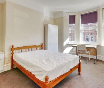 6 bedroom terraced house to rent - Photo 3