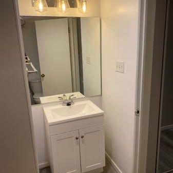 Completely renovated 1 bedroom suite - Photo 3