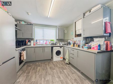Room For Rent Queen Street, Pontypridd - Photo 3