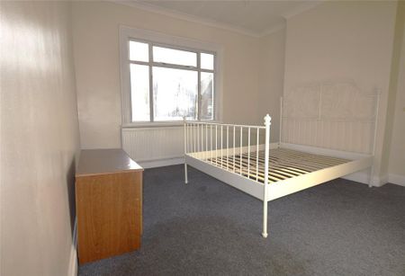 4 bedroom semi-detached house to rent - Photo 5