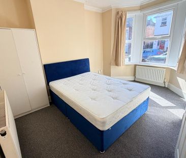 4 bedroom terraced house to rent - Photo 3