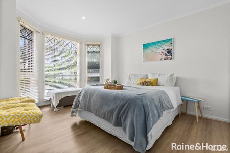 Stunning Family Home in Roxburgh Park - Photo 3
