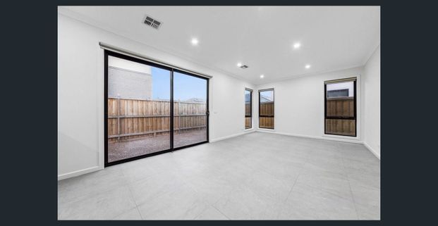 Brand New Home for Lease – 28 Palmdale Crescent, Mambourin - Photo 1