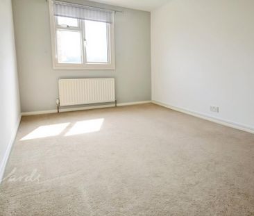 2 bedroom end of terrace house to rent - Photo 2