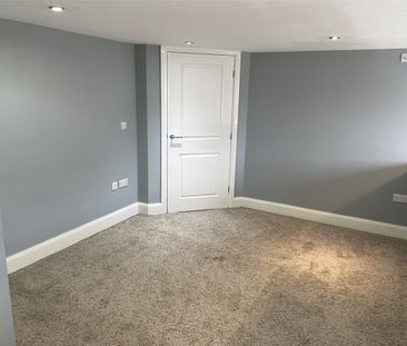Clare Hall, Halifax, HX1 - Photo 6