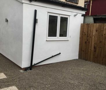 1 bedroom property to rent - Photo 6