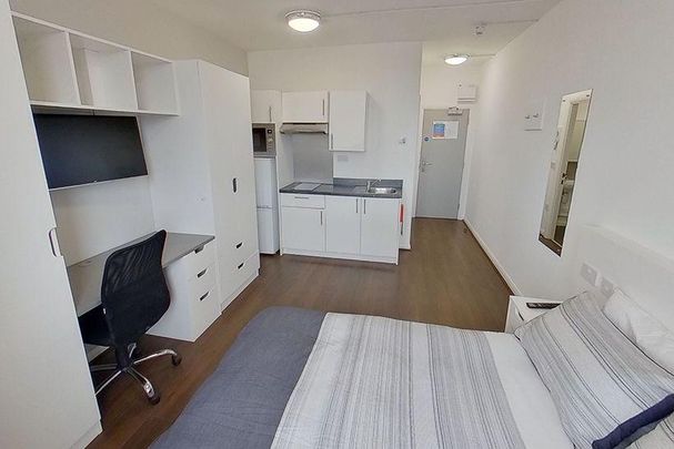 Studio to rent - Photo 1