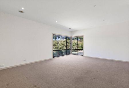 Large Family Home - Two Living Areas! - Photo 3