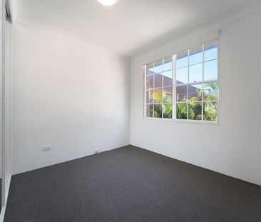 Light-Filled 2-Bedroom Apartment - Photo 6