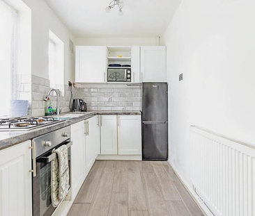 Pembroke Crescent - Photo 4