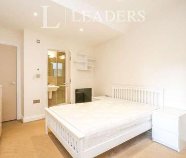 Station Approach, West Byfleet, KT14 - Photo 5