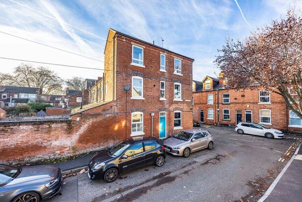 4 bedroom terraced house to rent - Photo 1