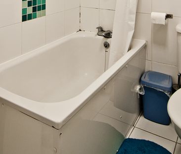 Flat 2, 30 Kelso Road, LS2 9PR, Leeds - Photo 5