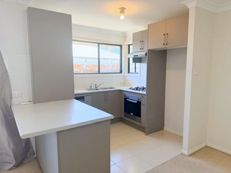 Stylish and Spacious Villa - Photo 5