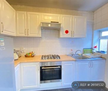 1 bedroom in a house share to rent - Photo 2