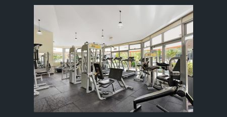 2 Bedroom Apartment with Timber Floor in a Resort Complex - Photo 4