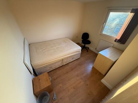 Elmsley Street, Preston - Photo 3