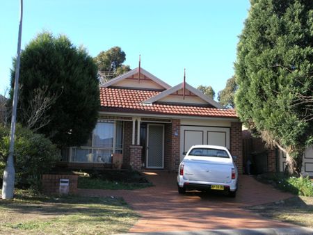 Immaculate Home Close to Shops & School - Photo 4