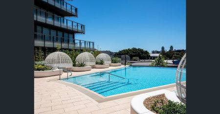 Location Location Green Square Station: Stunning Designer Home - Photo 4