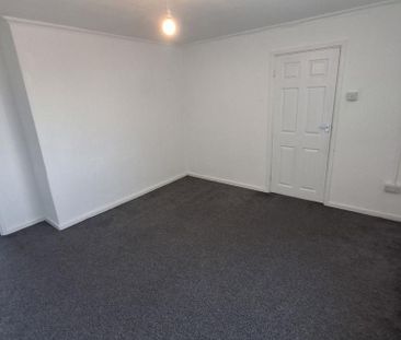 3 bedroom end of terrace house to rent - Photo 2