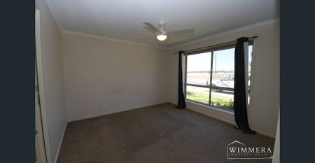 Charming Family Home - - Photo 3