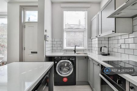 4 bedroom terraced house to rent - Photo 5