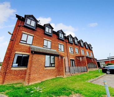 1 Bedroom Flat to Rent in Denbeigh House, Rectory Road, Rushden, NN10 - Photo 2