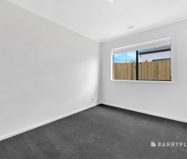 Family Home with Two Living Areas! - Photo 5