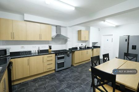 1 bedroom in a house share to rent - Photo 4