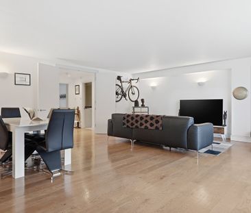 Set within the prestigious Horseshoe Wharf on historic Clink Street... - Photo 2