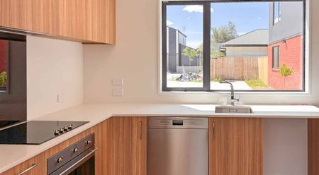 Sleek Two Bedroom Townhouse! - Photo 5