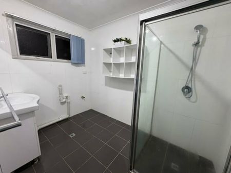 Spacious 3-Bedroom Home in Prime Canley Vale Location! - Photo 3