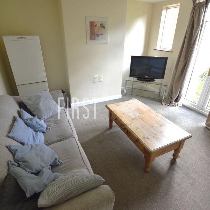 4 bedroom semi-detached house to rent - Photo 1