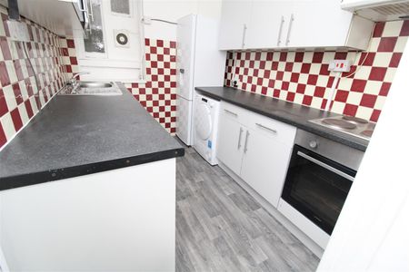 House - Terraced For Rent Laura Street, Pontypridd - Photo 3