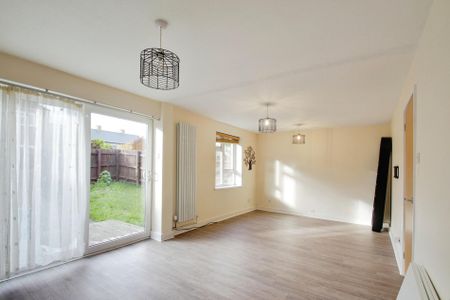 3 bed end of terrace house to rent in Valley Road, Uxbridge, UB10 - Photo 3