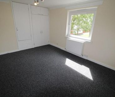 2 bedroom end of terrace house to rent - Photo 2