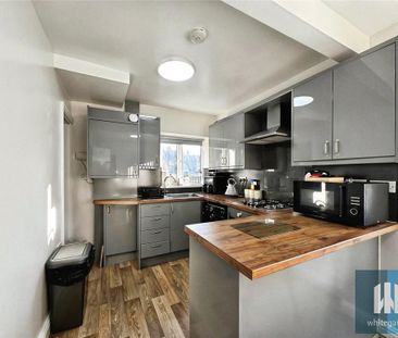 3 bedroom end of terrace house to rent - Photo 3