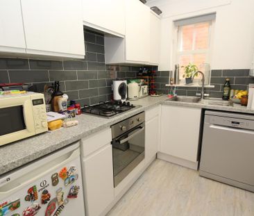 2 bedroom apartment to rent - Photo 4