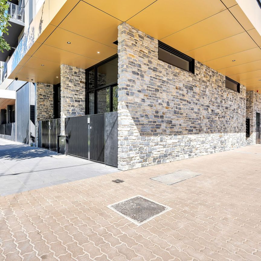 Loft Style Apartment - Fully Furnished! - Photo 1