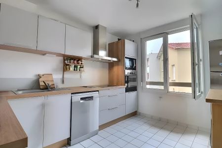 Location Appartement 4 pièces 108m² CHAMALIERES 63400 - Photo 5