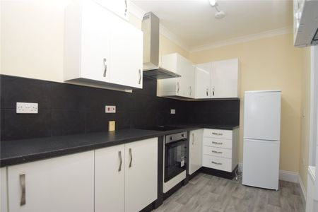 2 bed apartment to rent in West Street, Scarborough, YO11 - Photo 5