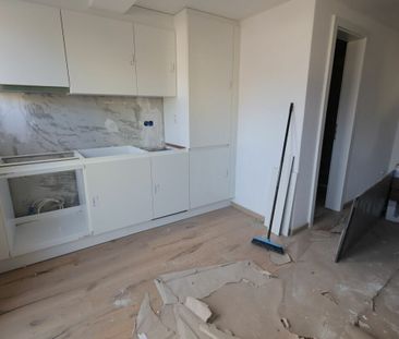 Newly renovated 2.5-room apartment in a single-family house in Spiez - Photo 2